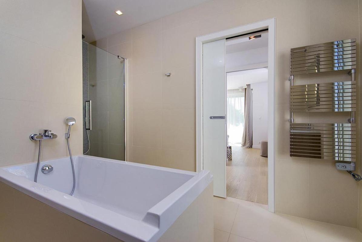 Luxury Seafront Villa My Dream With Private Pool, Jacuzzi And Staff At The Beach On Brac Island - Sumartin Selca  Buitenkant foto